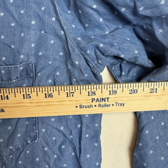 Beach Lunch Lounge Blouse Size Small Blue Denim Tulip Back Roll Tab Sleeves Star - Picture 9 of 9